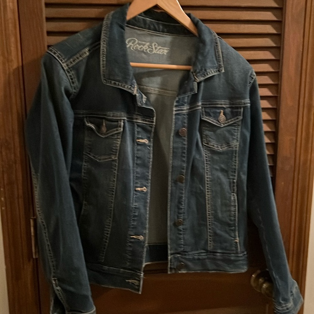 Women’s Old Navy denim jacket size small. Stretchy. Nice!